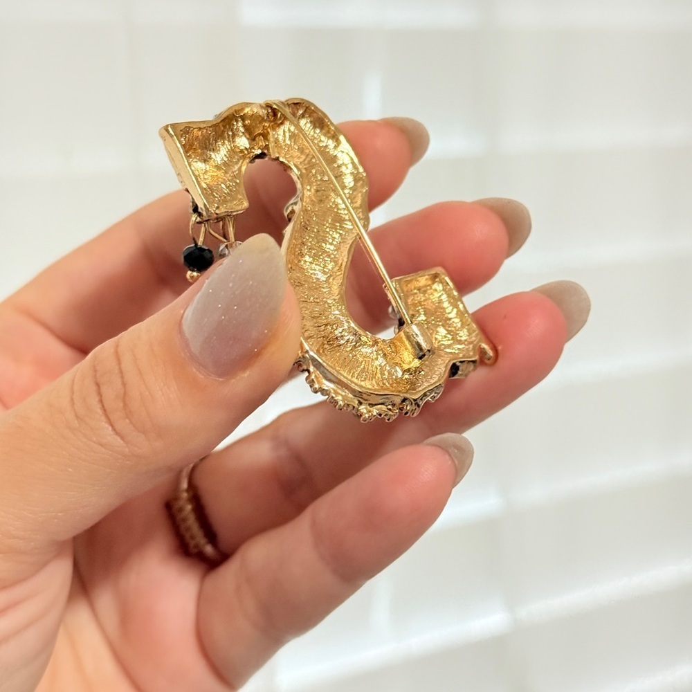 Elegant Gold and Black Brooch with Crystal Accents - Picture 4 of 6